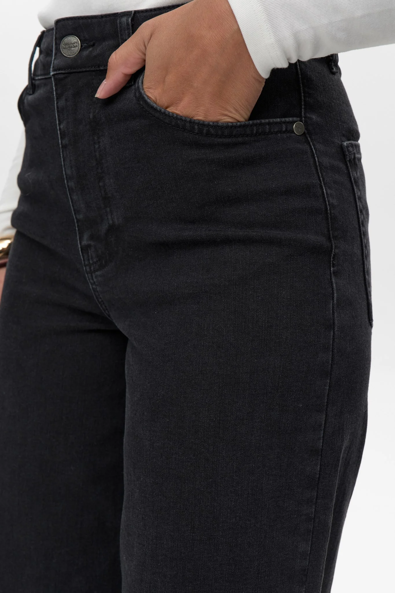 NUPARIS CROPPED BLACK - Caviar - Image 4