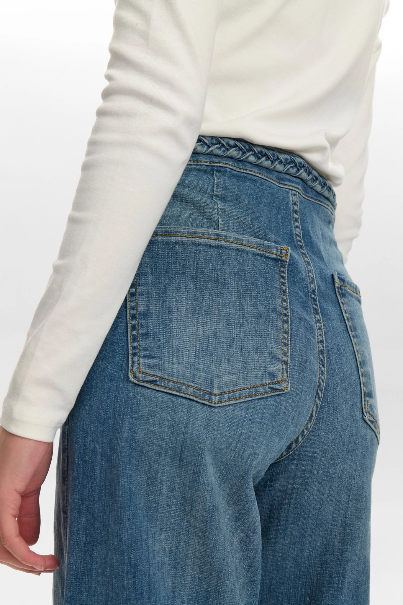 NUPARIS CROPPED JEANS  - Light Denim Blue 2 - Image 5