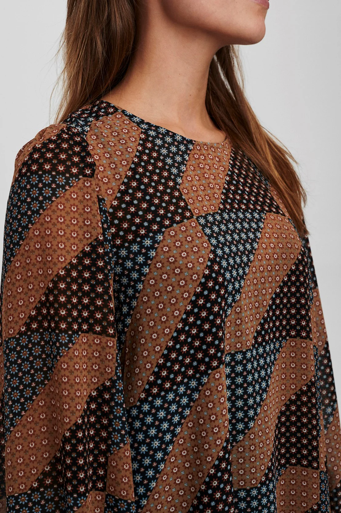 NUPATCH DRESS - Dark Sapphire - Image 4