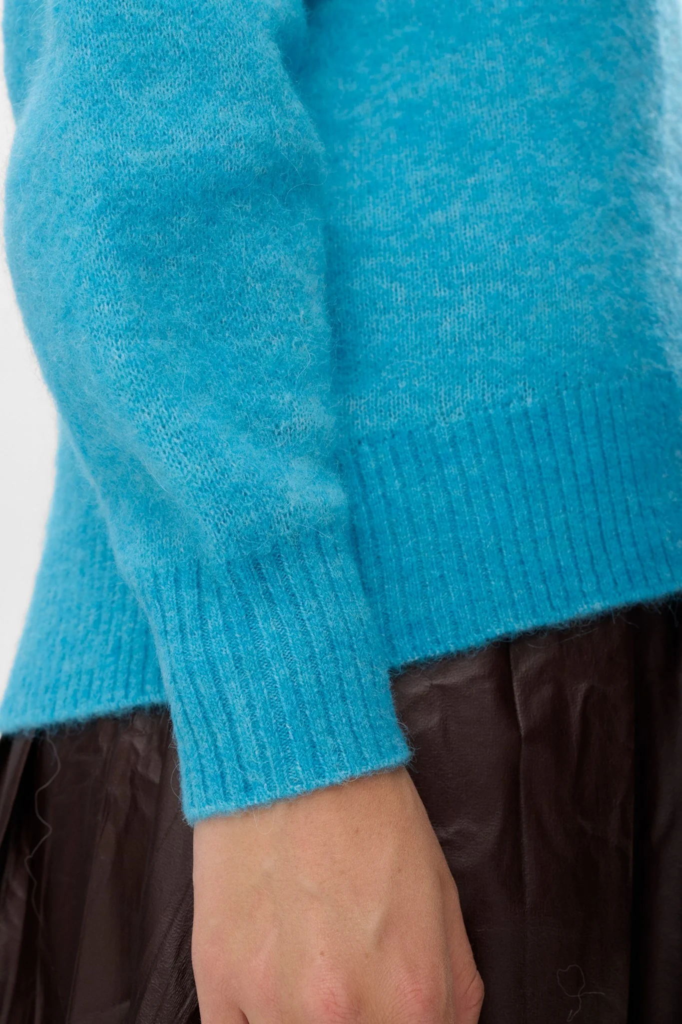 NURIETTE V-NECK PULLOVER  - Aquarius - Image 5