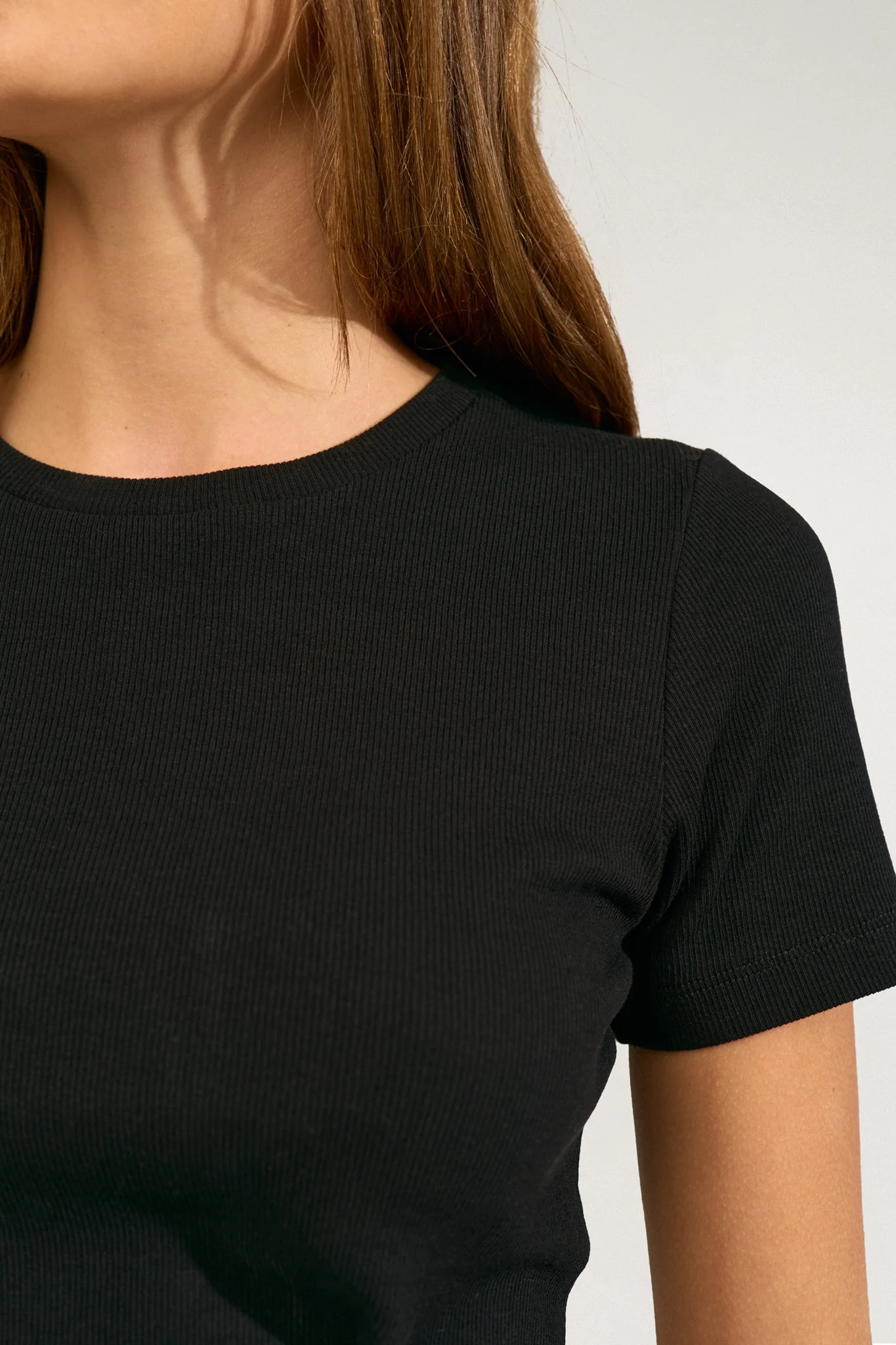 NURILEY SS TEE - Caviar - Image 5
