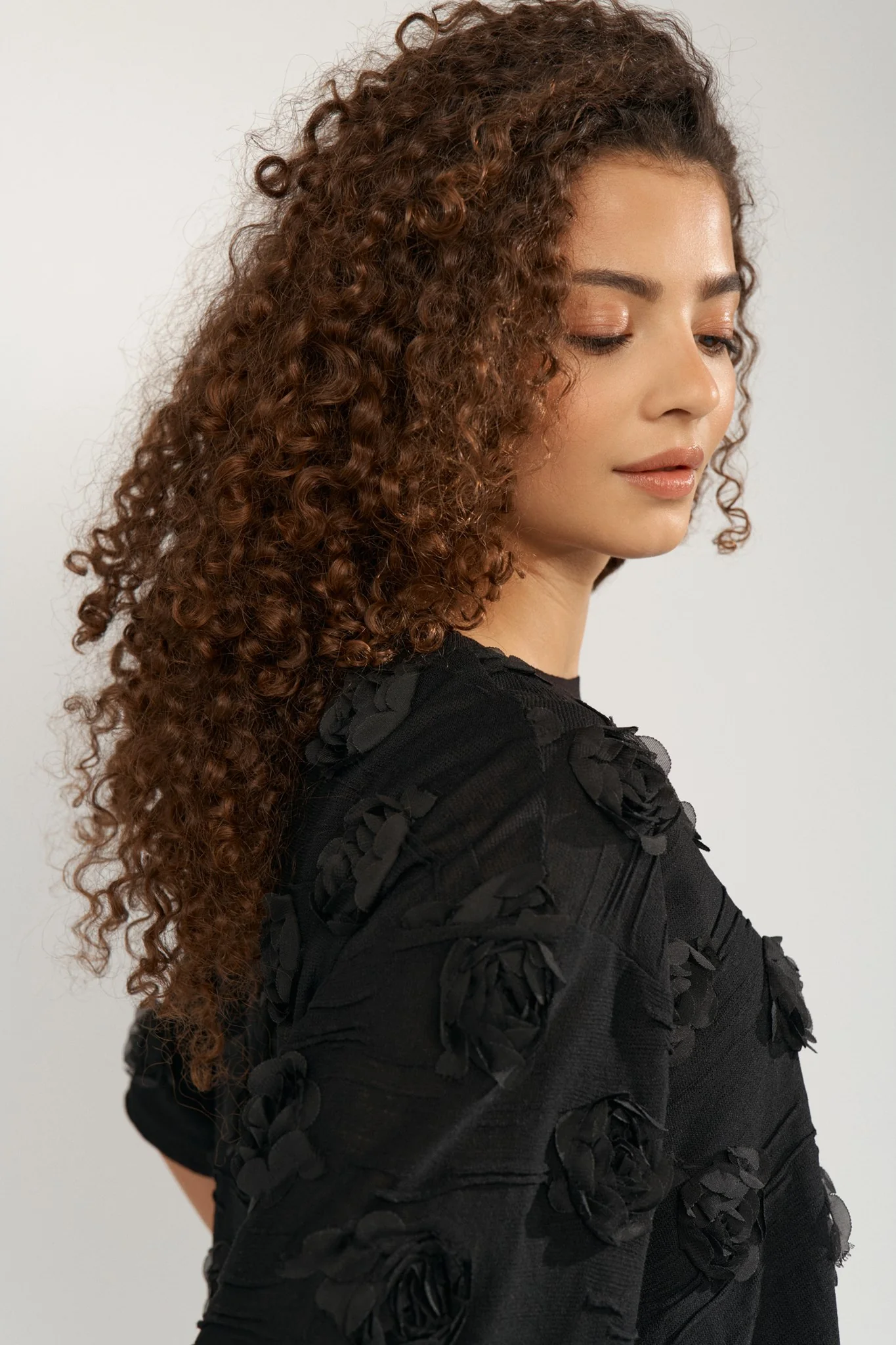 NUROSIE T-SHIRT - Caviar - Image 5