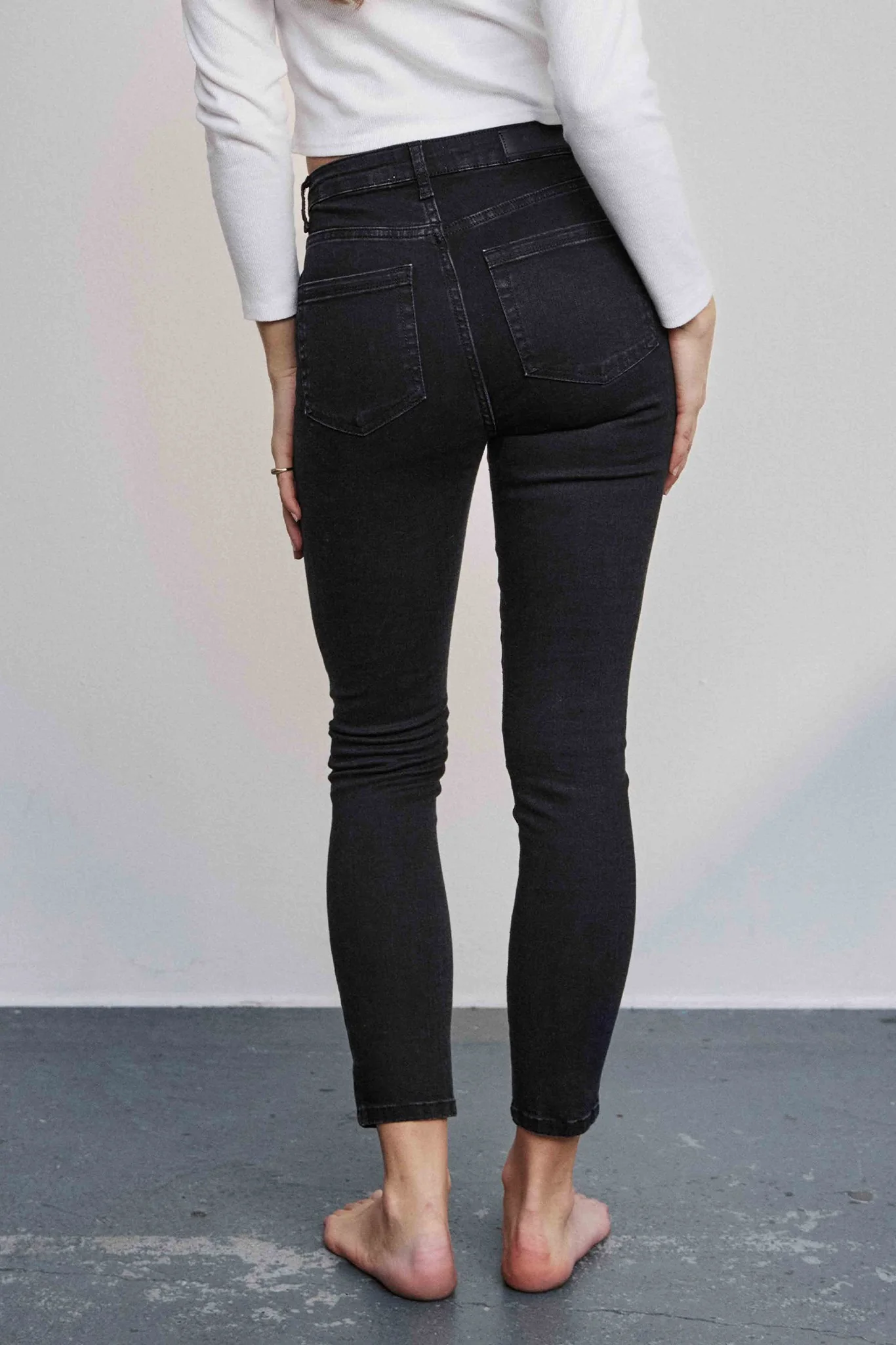NUSIDNEY CROPPED BLACK  - Pirate Black - Image 2