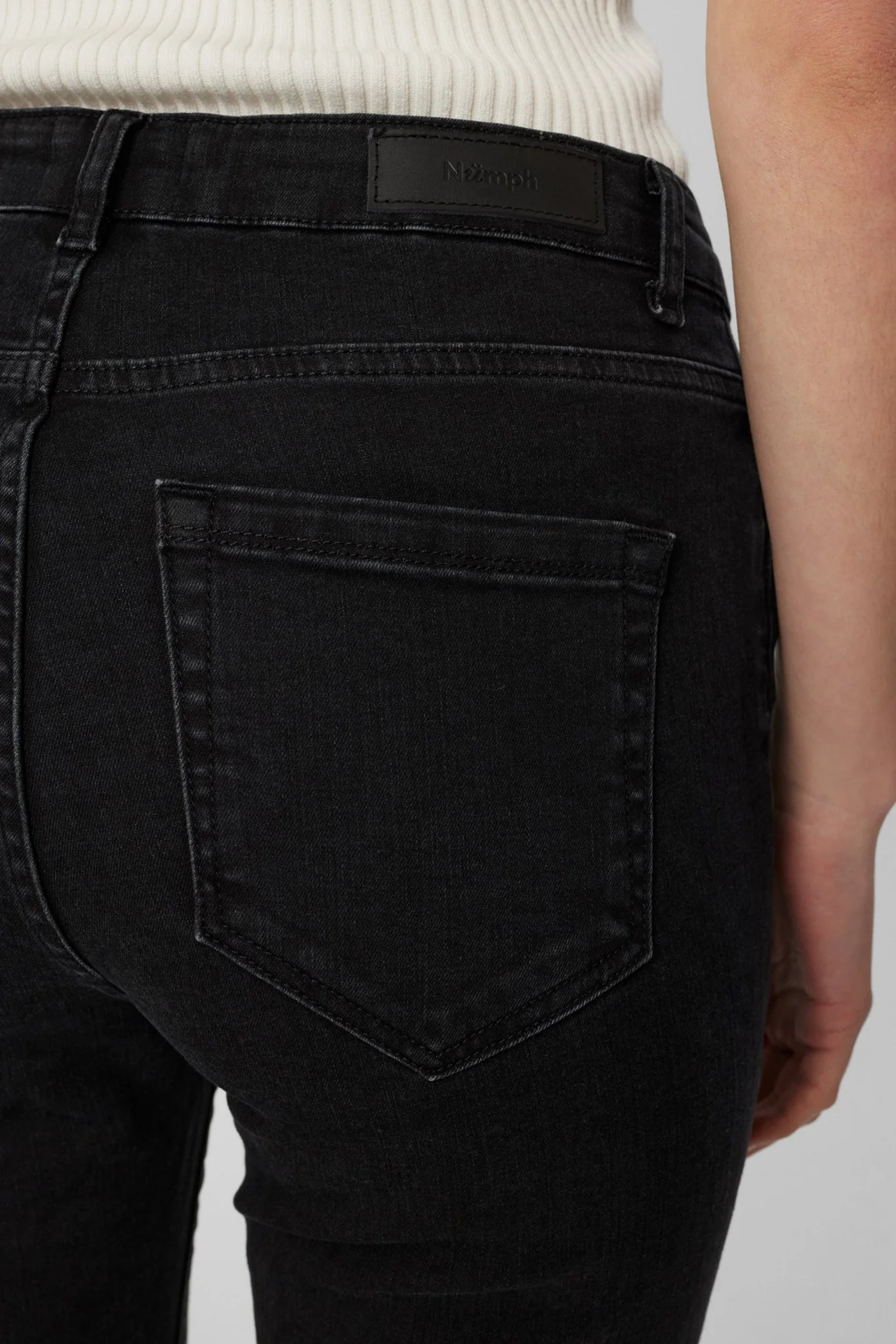 NUSIDNEY CROPPED BLACK  - Pirate Black - Image 5