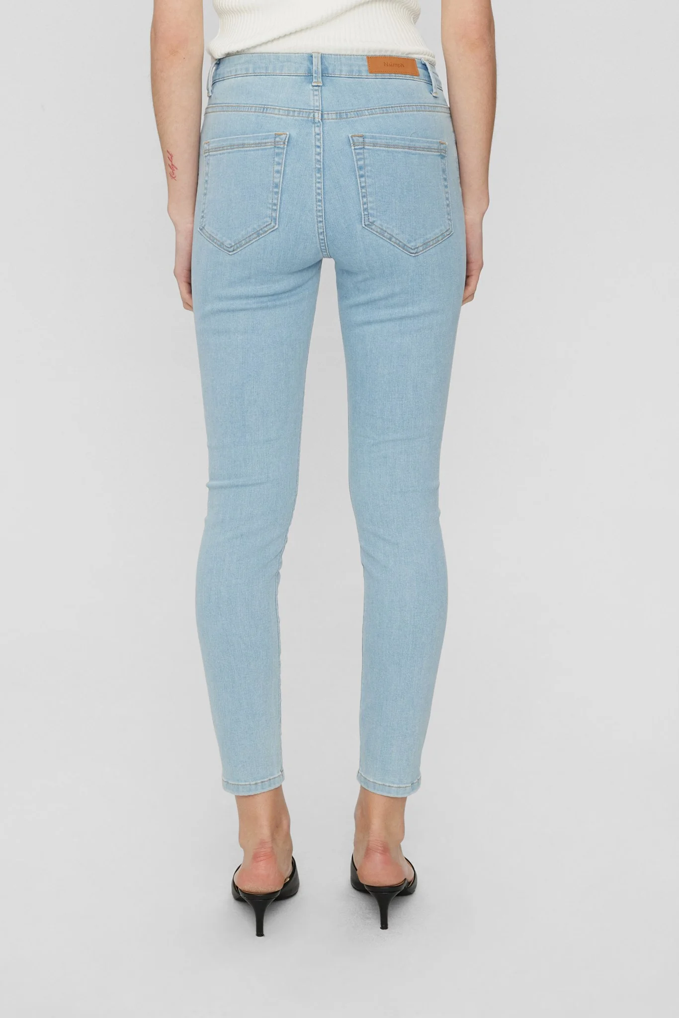 NUSIDNEY CROPPED JEANS - Light Blue Denim - Image 2