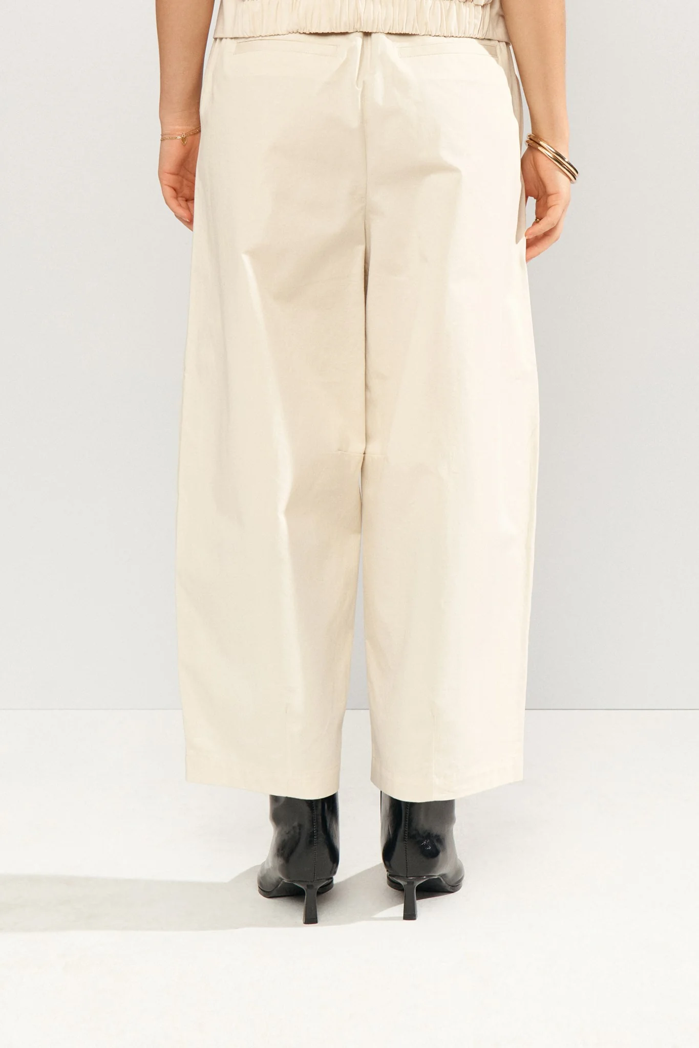 NUSUNNA CROPPED PANTS - Whitecap Gray - Image 3