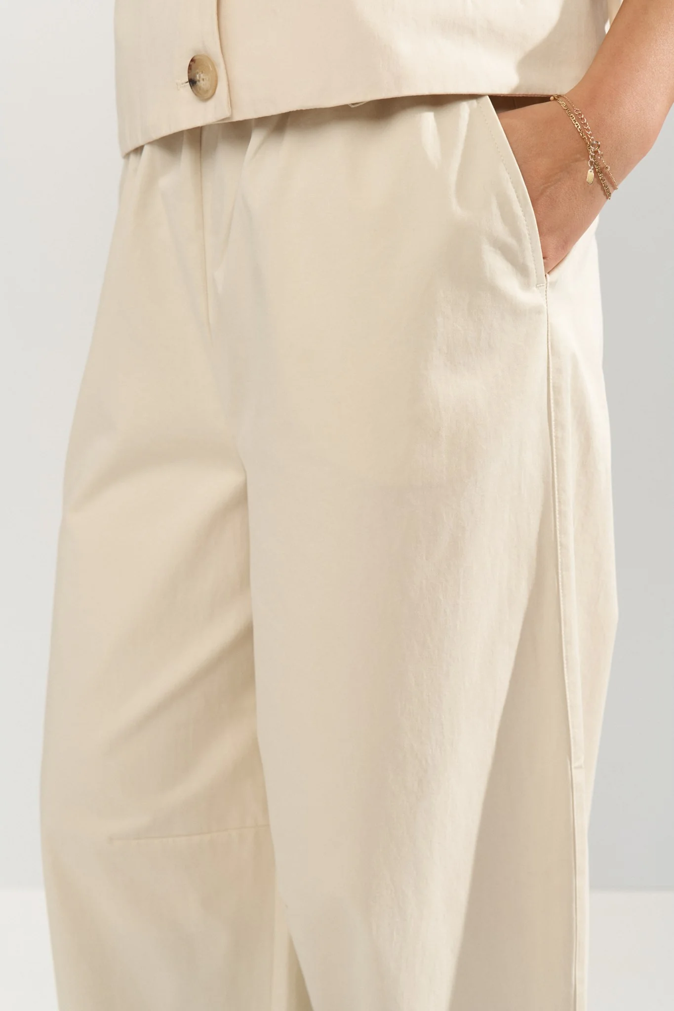 NUSUNNA CROPPED PANTS - Whitecap Gray - Image 4