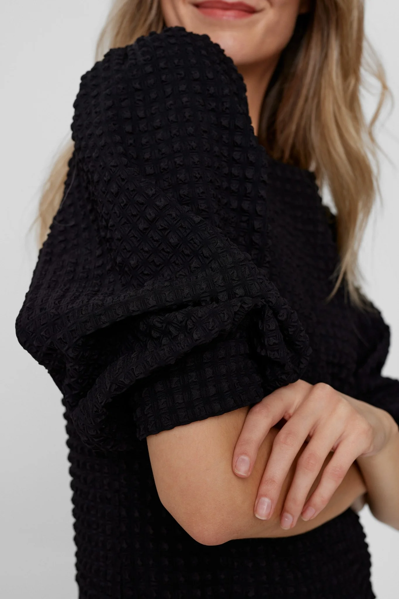 NUVILJE O-NECK DRESS - Caviar - Image 4