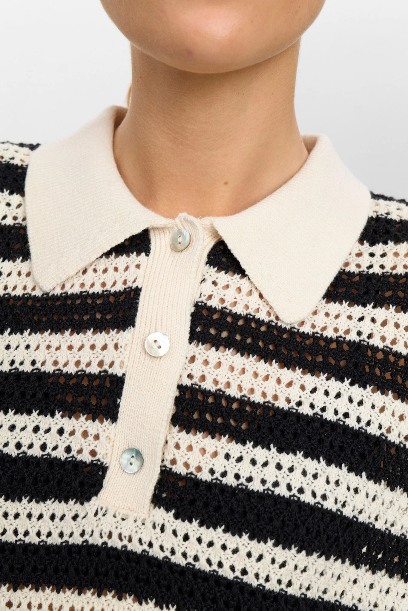NUVILLIA SS PULLOVER  - Caviar - Image 4