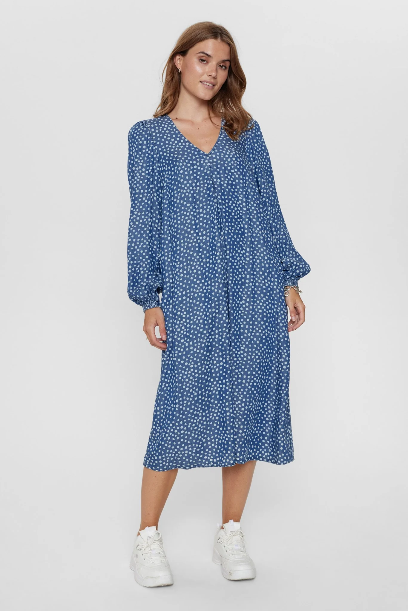 NUVILNA DRESS - Medium Blue Denim - Image 5