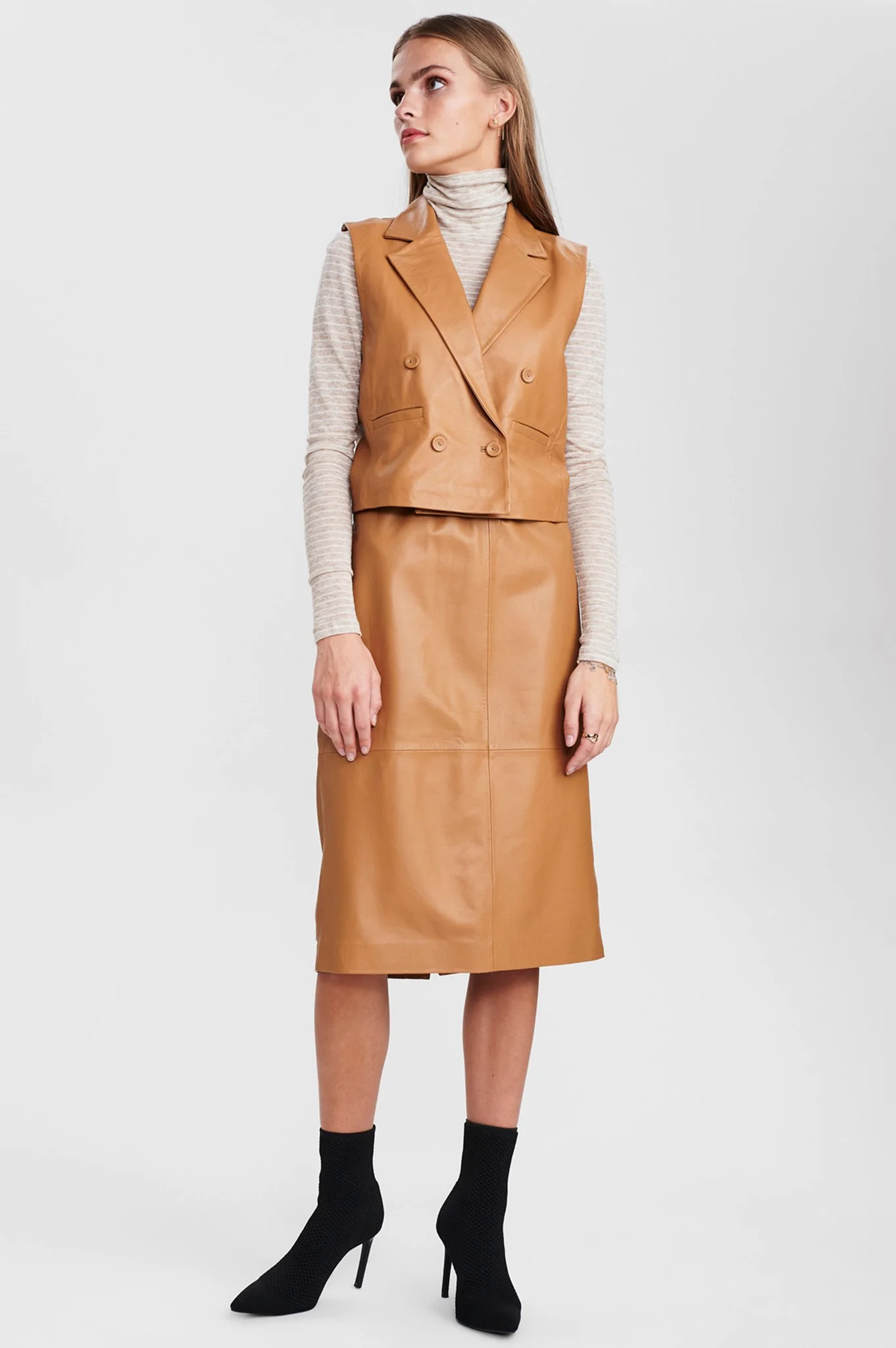 SISANDA WAISTCOAT - Lion - Image 3