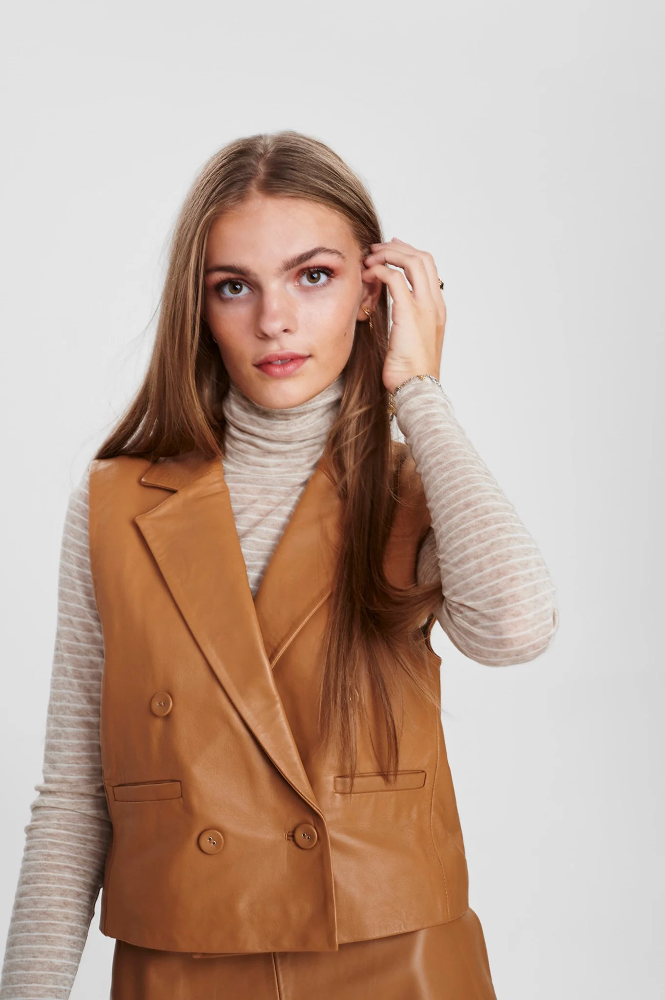 SISANDA WAISTCOAT - Lion - Image 7