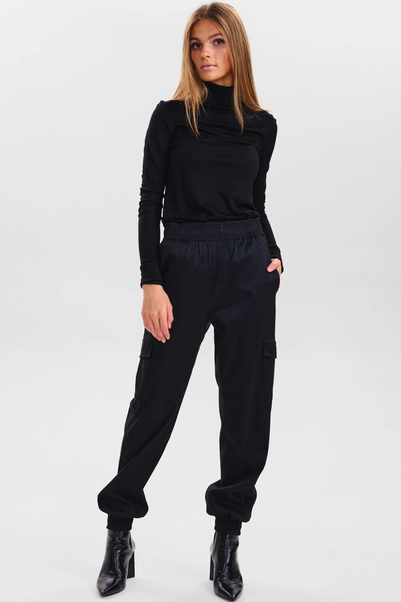 SISEDINE PANT - Caviar - Image 3