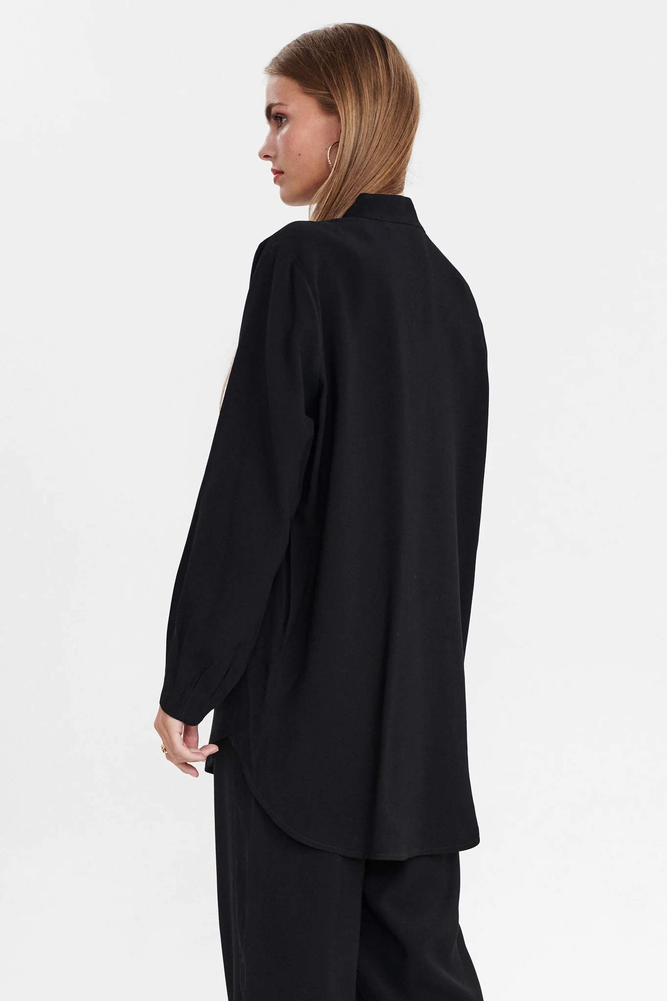 SISESSAN SHIRT - Caviar - Image 2