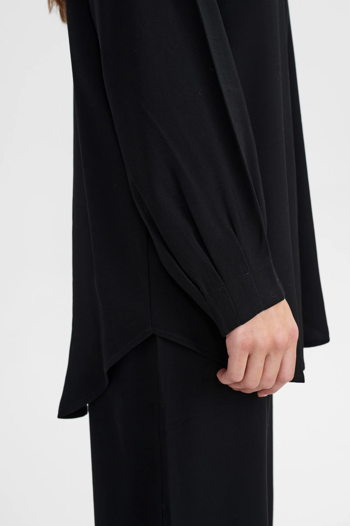 SISESSAN SHIRT - Caviar - Image 5